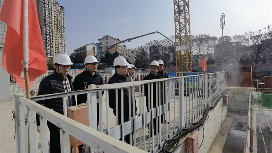 圖二：集團黨委委員、副總經(jīng)理倪丹督導(dǎo)嘉來建工安全工作