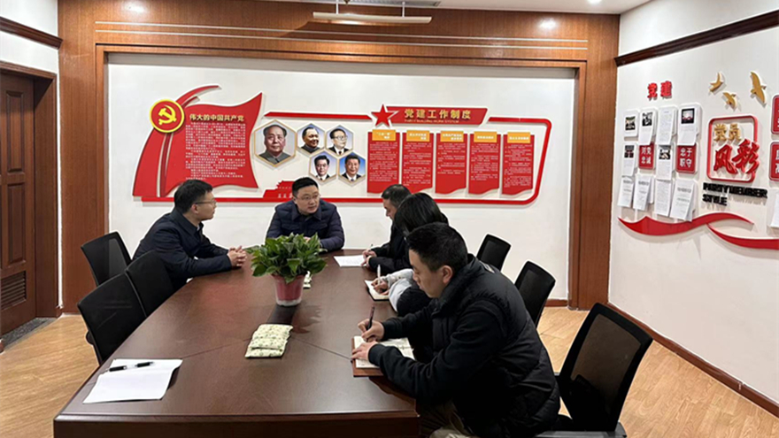 圖五：集團總會計師齊飛、副總經(jīng)理馬江水督導(dǎo)金控小貸安全工作