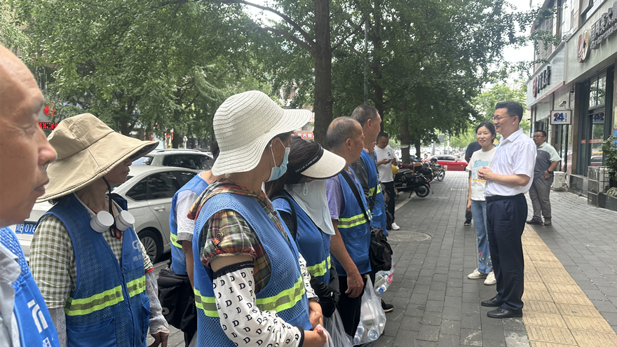 市國資委調(diào)研停車公司防暑降溫工作